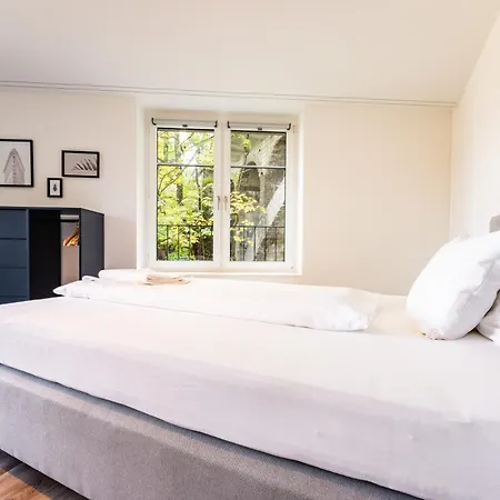 Hostedbydave X Touchbed *