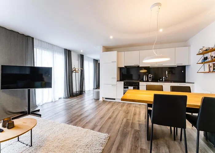 Hostedbydave X Touchbed *