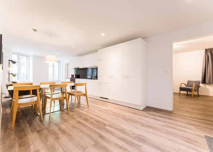 Hostedbydave X Touchbed *