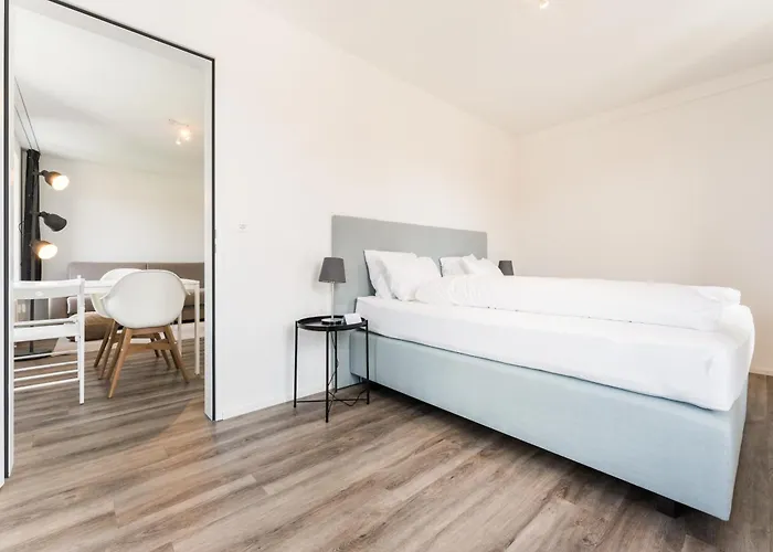 Hostedbydave X Touchbed *