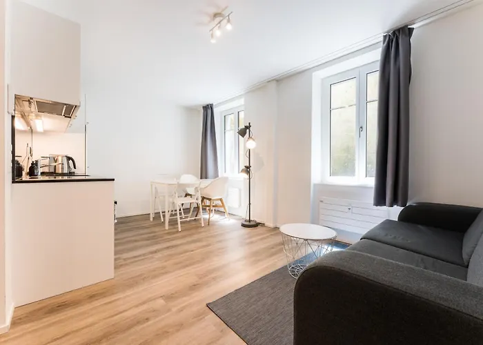 Hostedbydave X Touchbed *