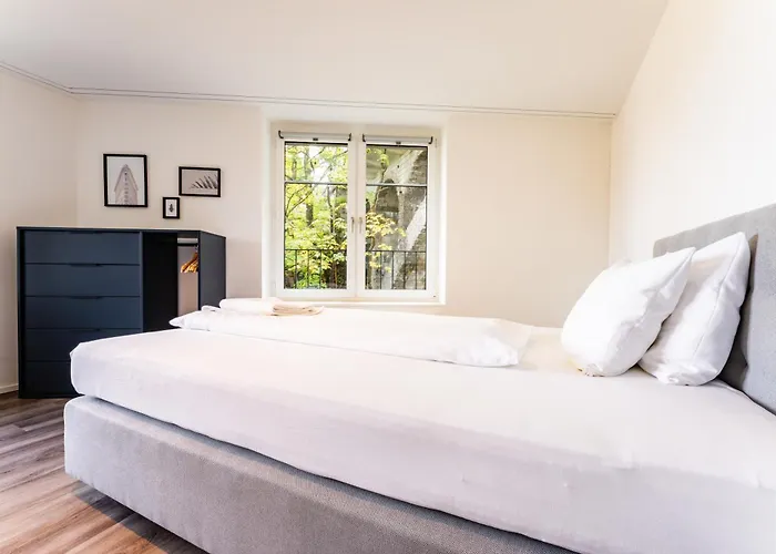 Hostedbydave X Touchbed *